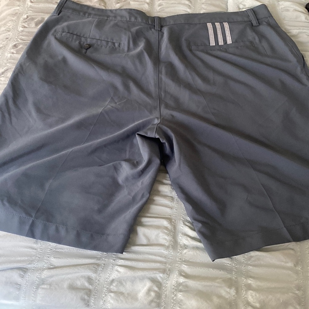 Adidas men knee  golf shorts. - Picture 2 of 3